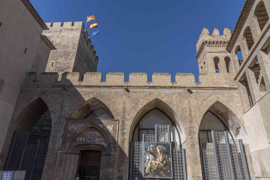 Zaragoza 093 - palacio de la Aljafería - patio de San Martín.jpg